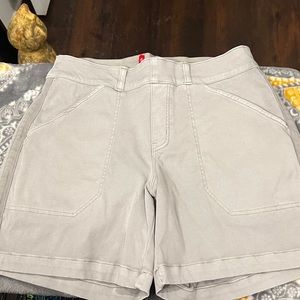 Spanx Stretch Twill 6” inseam- Light Gray